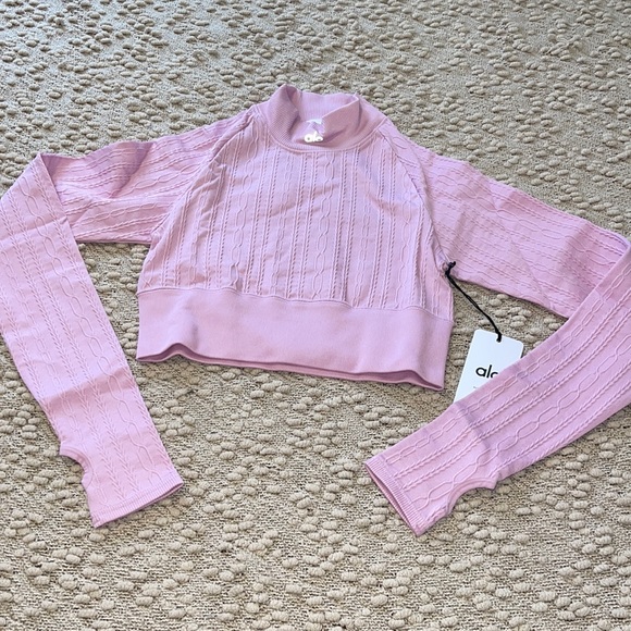 ALO Yoga Tops - Long sleeve top/cropped